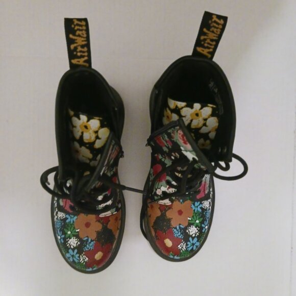 Dr. Martens Delaney Floral Teens Size 3 Canvas Combat Boots Floral - Picture 11 of 11